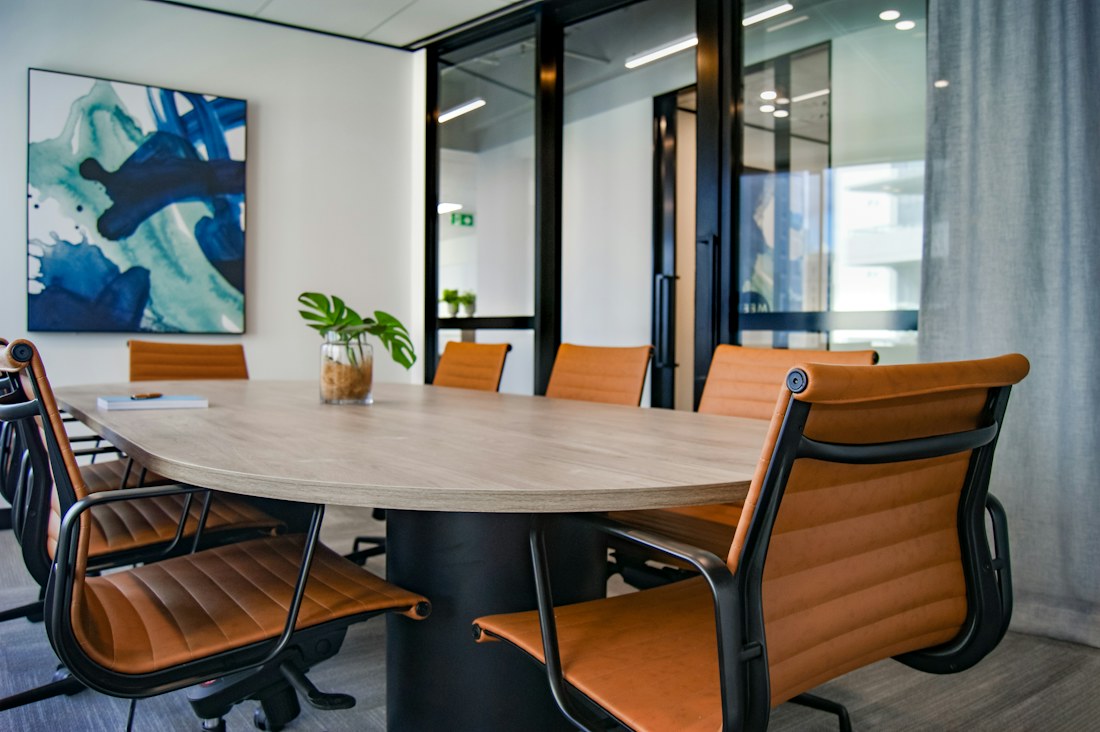 Sala de reuniones en un entorno profesional